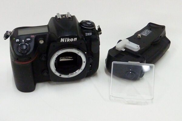 【動作良好・バッテリーグリップ付!】Nikon ニコン D300 ボディ