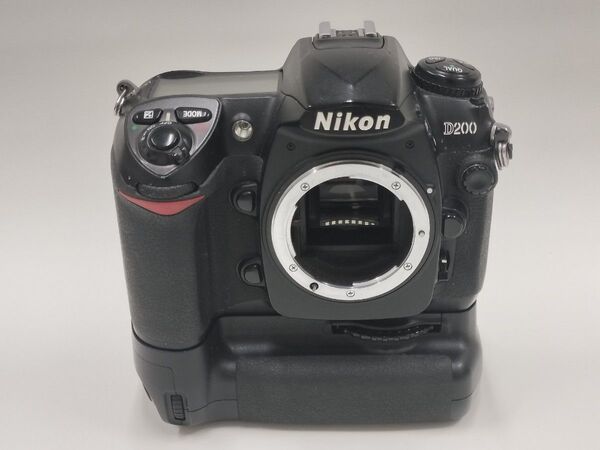基本動作確認済 Nikon D200 バッテリーグリップ付 デジタル一眼レフカメラ (610)