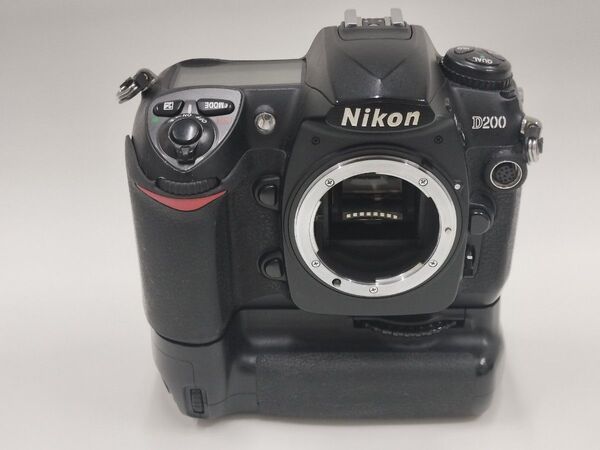 基本動作確認済 Nikon D200 バッテリーグリップ付 デジタル一眼レフカメラ (615)