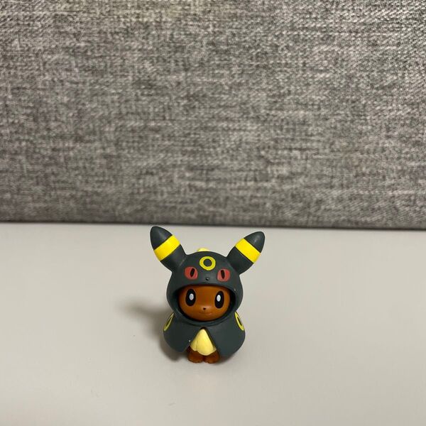 ポケモン ブラッキー ポンチョ フィギュア マスコット ブイズ ポケモンセンター ガチャ コレクション グッズ 着ぐるみ