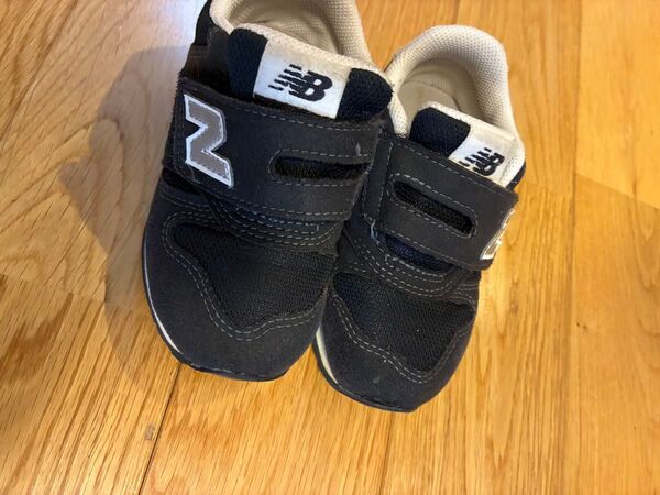 new balance キッズスニーカー ブラック マジックテープ