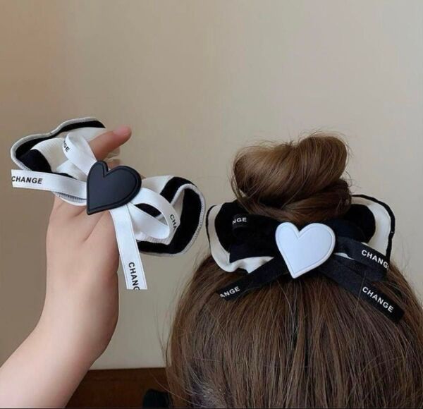 カメリア シュシュ ヘアゴム クローバー 四つ葉 匿名発送 パール ラインストーン 可愛い おしゃれ 上品 入学式 入園式