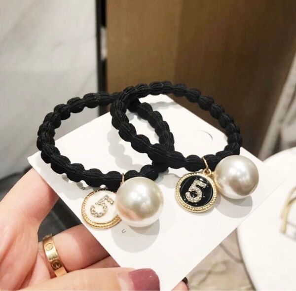 カメリア シュシュ ヘアゴム クローバー 四つ葉 匿名発送 パール ラインストーン 可愛い おしゃれ 上品 入学式 入園式