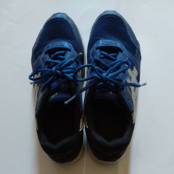 靴 スニーカー asics