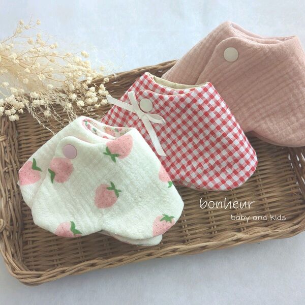 【030】ハンドメイド 花びらスタイ 3枚セット