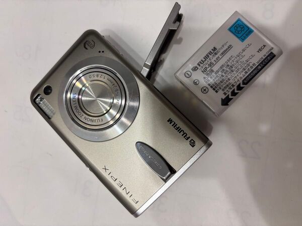 【動作品】FUJIFILM FinePix F30 コンパクトデジタルカメラ 富士フィルム