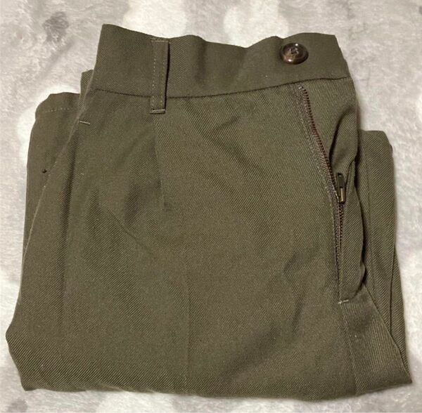 ゆるく着たい時におすすめ!オリーブグリーン ストレッチパンツジッパーポケット付きM