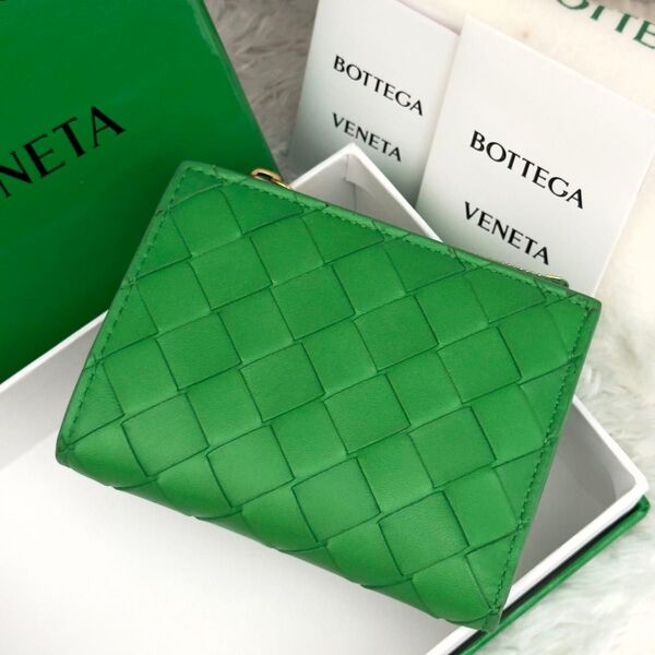 ☆美品☆RFID内蔵 BOTTEGAVENETA ボッテガヴェネタ イントレチャート 財布 緑 パラキート 二つ折りゴールド金具