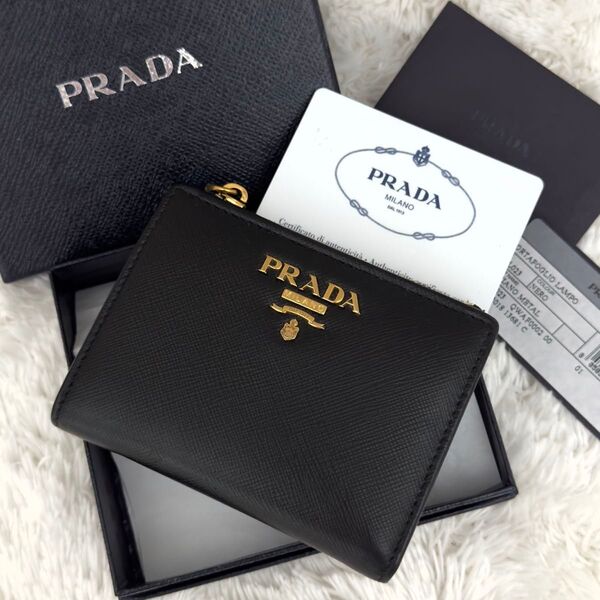 ☆美品☆PRADA プラダ サフィアーノ 二つ折り 財布 ゴールド金具 レザー ギャランティーカード 箱付き ウォレット