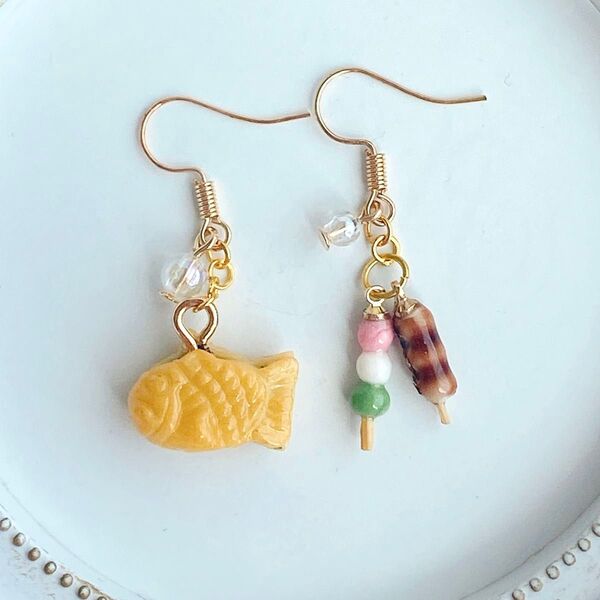 たい焼きと団子のピアス フェイクスイーツ ミニチュアフード 三色団子 みたらし団子 和菓子 ハンドメイド 鯛焼き
