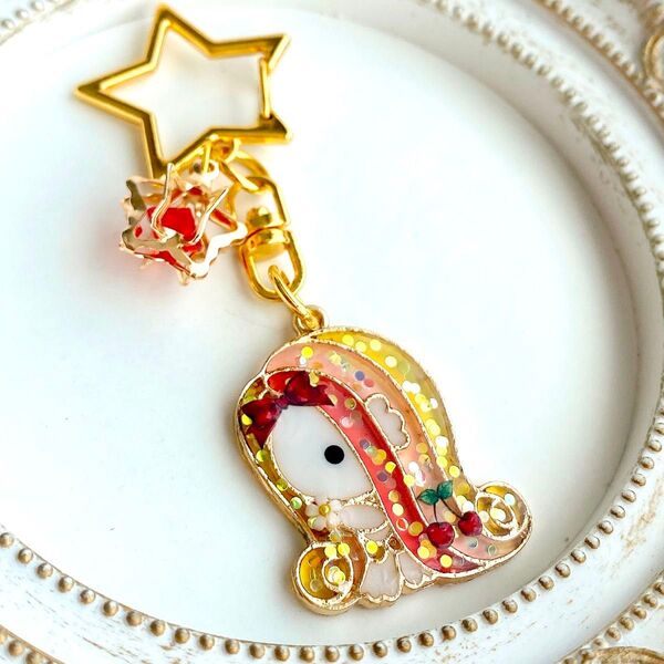 オレンジとイエローのかわいいアマビエキーホルダー レジンチャーム レジンキーホルダー ハンドメイド キッズキーホルダー
