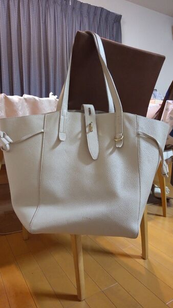 人気(FURLA)レディーストートバッグ ピンクベージュ 大容量