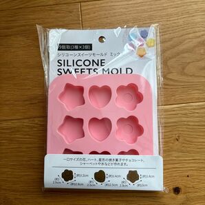 【新品未使用】セリア シリコンスイーツモールド ミックス