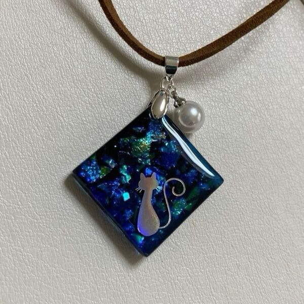 ☆303 ペンダント ネコ×猫 リバーシブル レジン ハンドメイド