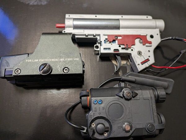 【ジャンク 動作不明品】s&t m4メカボックス ホロサイト レーザー&フラッシュライト