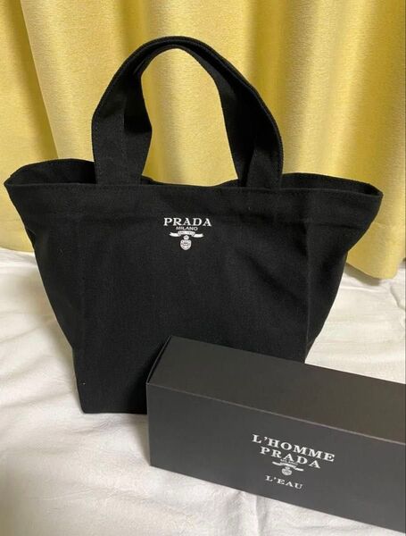 PRADA プラダ キャンバス トートバッグ ロゴプリント ブラック 海外限定 ノベルティ ランチバック ミニトートバック