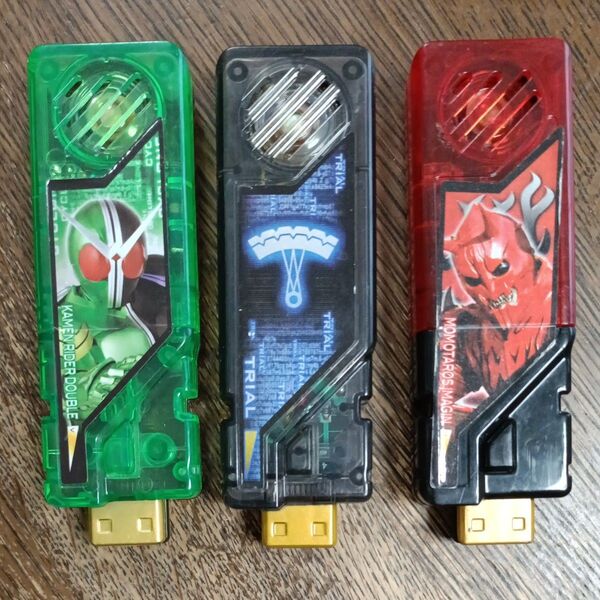 仮面ライダーダブル ガイヤメモリ 3個セット (仮面ライダーダブル トライアル モモタロス)