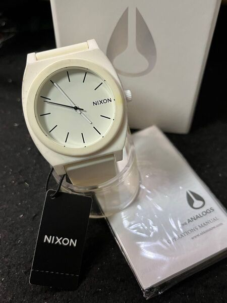 ★ 未使用 NIXON ニクソン タイムテラー 白 訳あり カジュアル 腕時計