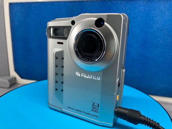 FUJIFILM FinePix 2700 デジタルカメラ シルバー