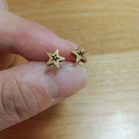 ピアスクラブコム K18 星 スター ゴールド チタンポスト ピアス 星型 金