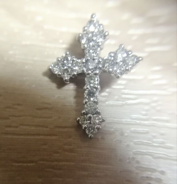【値下不可】250579 ダイヤ 0.3ct pt900 ペンダントトップ クロス