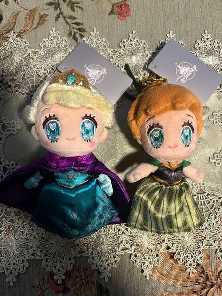 ディズニーストア TINYシリーズ アナと雪の女王アナ エルサ ぬいぐるみキーホルダー プラッシュキーチェーン 新品