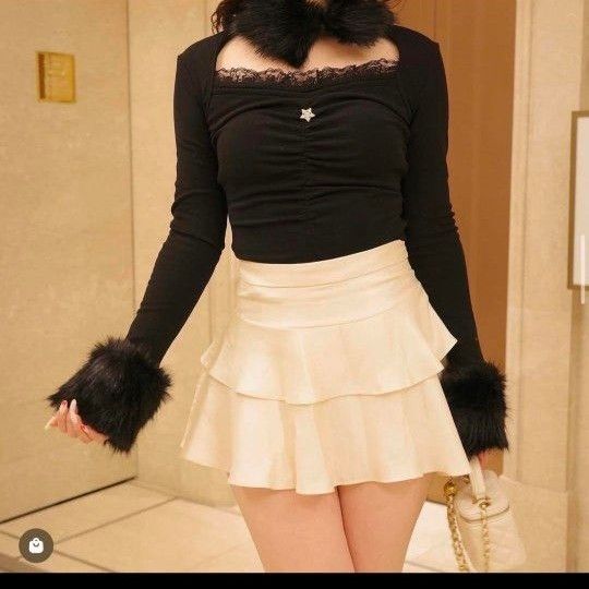 ciel elmyu 韓国 フェイクファースクエアネックトップス BLK