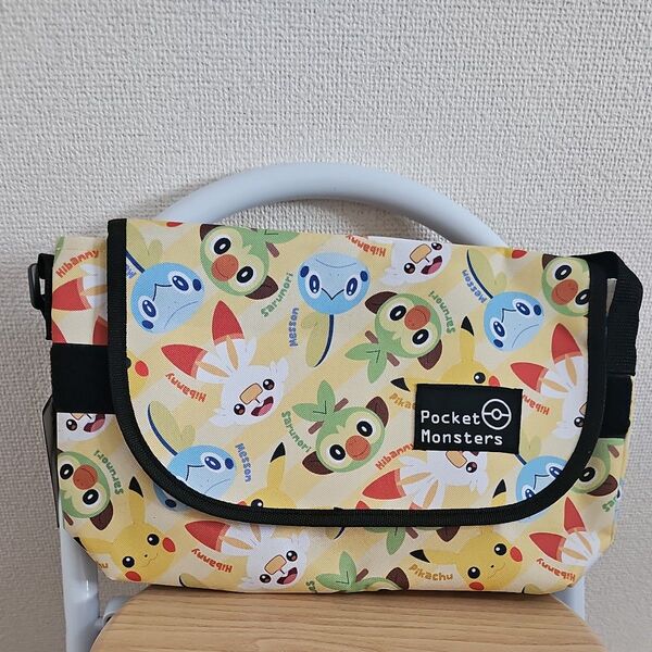 ポケモンプレミアムショルダーバッグ(ピカチュウ×サルノリ×メッソン×ヒバニー)