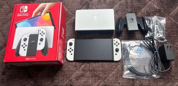 美品 有機ELモデル Switch Nintendo 任天堂 ホワイト ニンテンドースイッチ 即日発送 収納ケース付き