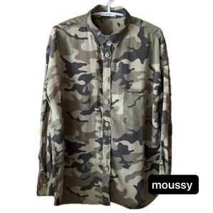 《moussy 迷彩シャツ》