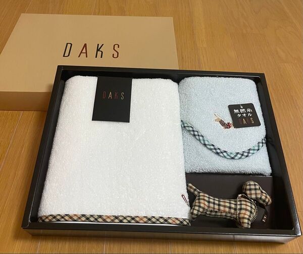DAKS ハンドタオル2枚組&ぬいぐるみキーホルダー