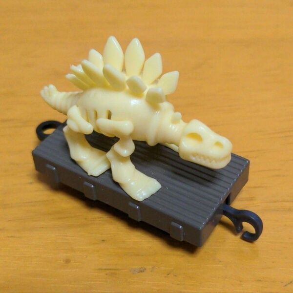 カプセルプラレールきかんしゃトーマス 勇者とソドー島の怪物編 恐竜の化石貨車