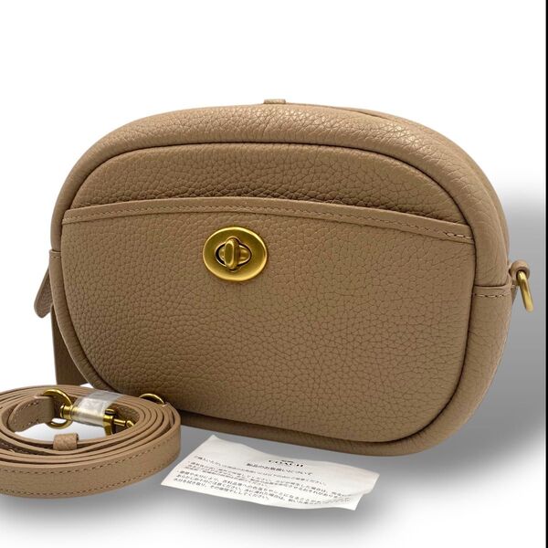 極美品◎ COACH コーチ ショルダーバッグ 肩掛け 斜め掛け シボ革 ターンロック チャーム カメラバッグ