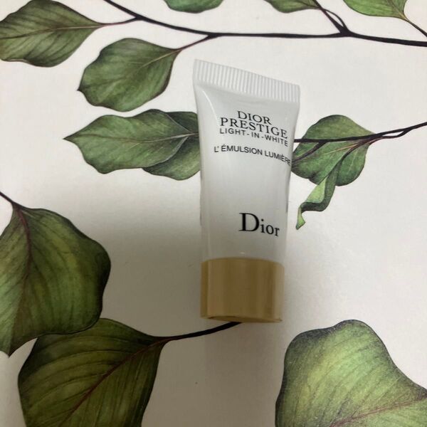 DIOR ディオール プレステージ ホワイトリンクルエマルジョン ルミエール 5ml