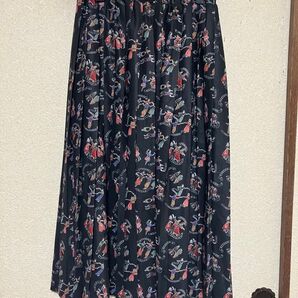 パラビオン 踊る柄 プリーツスカート