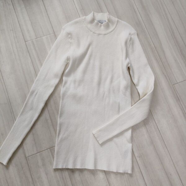 AZUL by moussy リブニットトップス 長袖 ホワイトM