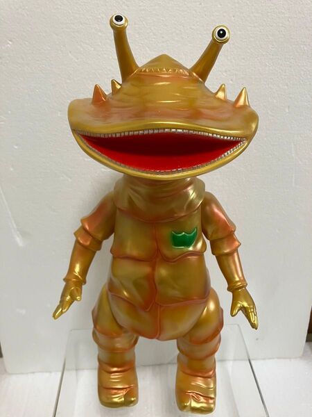 カネゴンのフィギュア。