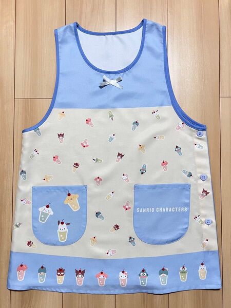 エプロン 保育 サンリオ 美品 M〜L ポチャッコ シナモン ポムポムプリン