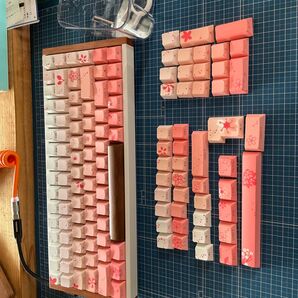 PBTキーキャップ 桜デザインとウォルナット製スペースバー