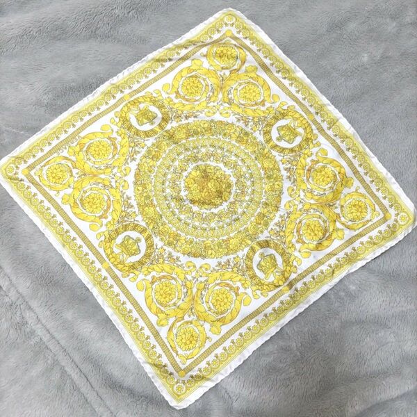 Versace バロック ト シルク100% 30 cm ×30cm イタリア製 スカーフ