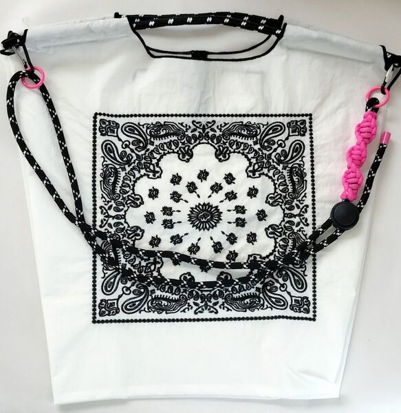 刺繍エコバッグ 白 ホワイト バンダナ柄 Mサイズ ストラップ付き トートバッグ ショルダーバッグ かわいい (紐に多少難あり)