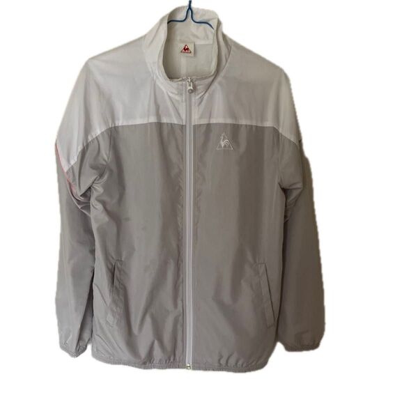 le coq sportif ウィンドブレーカー ライトグレー×ホワイト