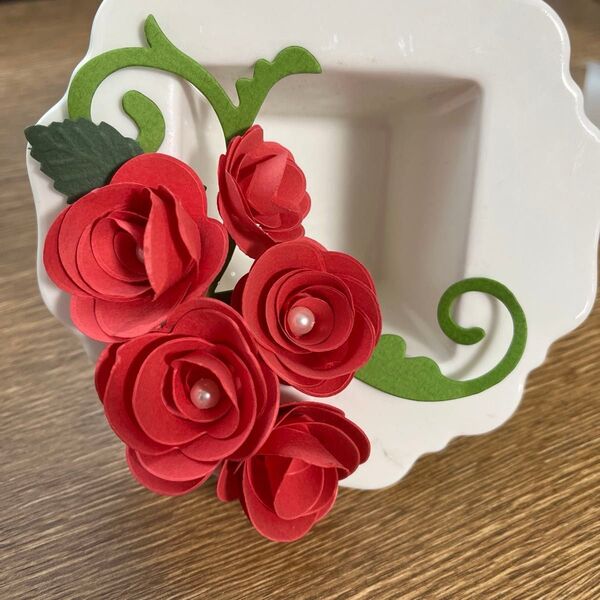 紙のお花飾り、薔薇 お花と葉のみ、フレームは入りません ハンドメイド お花 ピンク又はブルー