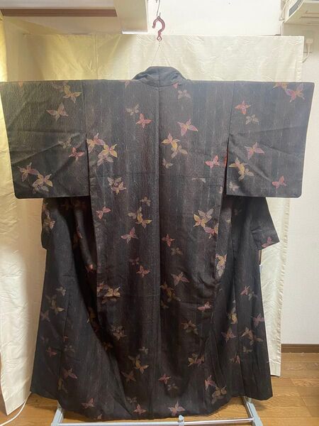 Y 小紋 袷 化繊 黒に近い焦茶色 蝶 着物 お稽古 普段着 和服 和装