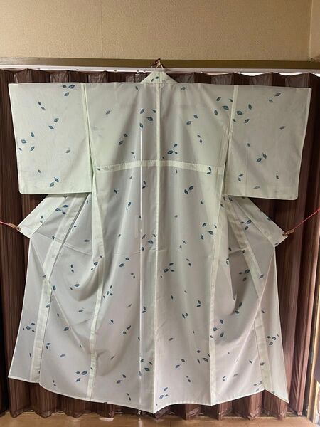 A 小紋(夏用)絽 化繊 若草色 葉 着物 和服 和装 和風 和物