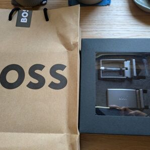 新品 HUGO BOSS イタリアンレザーガンメタルバックル リバーシブルベルト