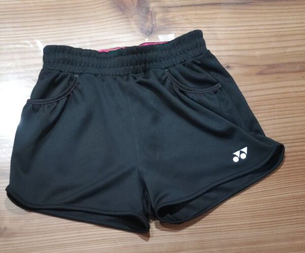 ヨネックス YONEX サイズM レディース パンツ テニス バドミントン ハーフパンツ 短パン ブラック 匿名