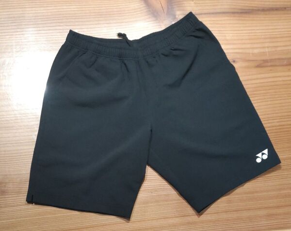 ヨネックス YONEX サイズM ユニ パンツ テニス バドミントン 美品 ハーフパンツ 黒 匿名