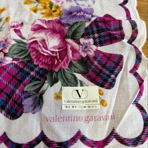 valentino garavani 花柄ハンカチ