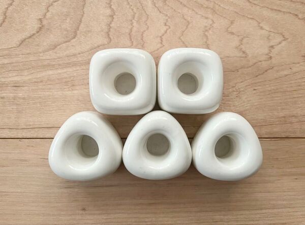 ▲新品未使用 歯ブラシ立て 歯ブラシスタンド 陶器 セラミック ホワイト 白 三角 四角 トライアングル スクエア 5個セット